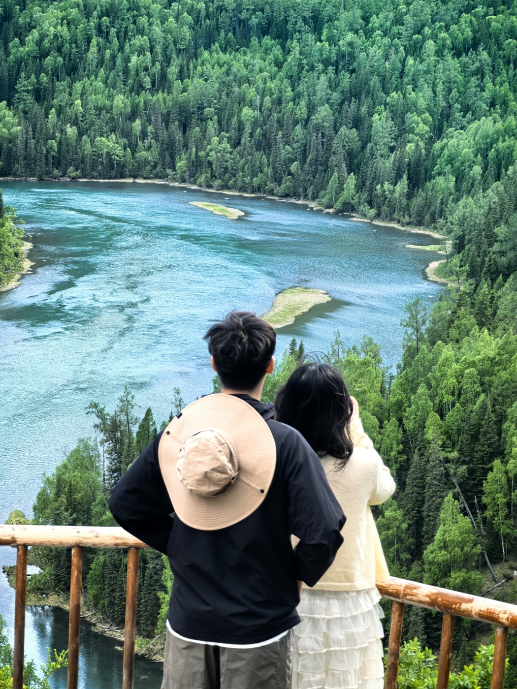 新疆月亮湾旅行合照